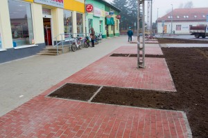 Az új díszburkolattal ellátott terület szebbé  teszi a városképet (Fotó: Jakab T.)