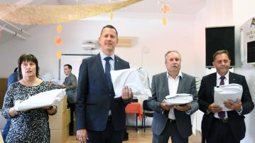 Közel 100 ezer tanuló kapott ingyenes tanszercsomagot