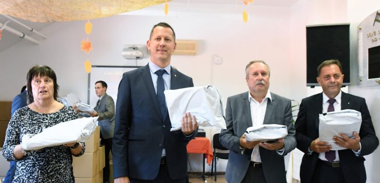 Közel 100 ezer tanuló kapott ingyenes tanszercsomagot