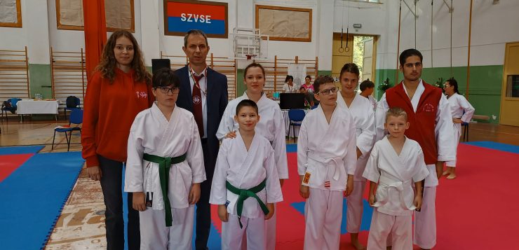 Számos éremmel tértek haza a hevesi karatékák Borsodból