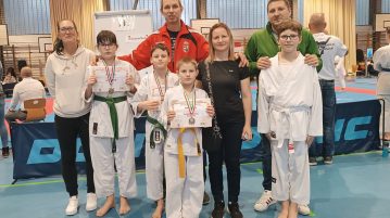 Több érmet hoztak Gödöllőről a hevesi karatékák