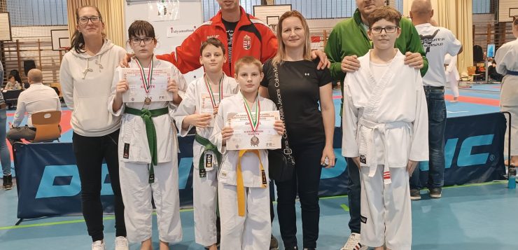 Több érmet hoztak Gödöllőről a hevesi karatékák