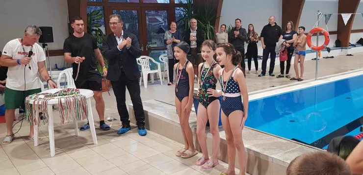 Amatőr úszók mérték össze tudásukat az első hevesi járási úszóversenyen