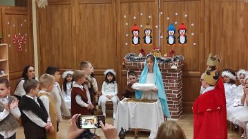 Adventi gyertyagyújtás és karácsonyi ünnepség a Csoda-Vár Óvodában