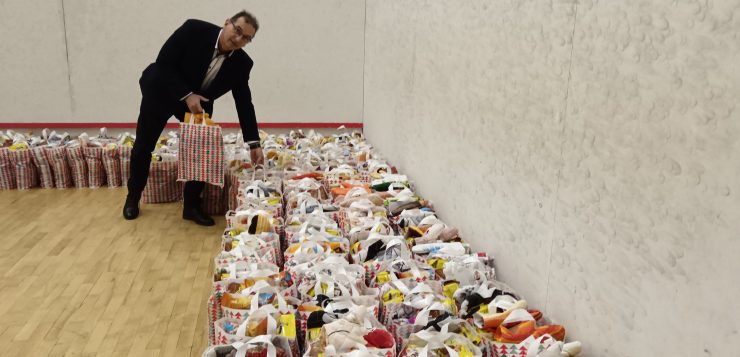 Január elején még átvehetők a 70 év feletti hevesi lakosok ajándékcsomagjai