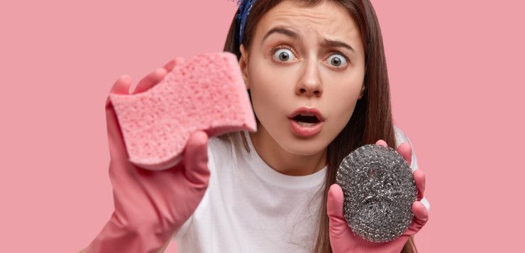 Hemzsegnek a baktériumok a konyhai szivacsban, használjunk inkább kefét!