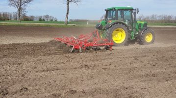 Gőzerővel zajlik a tavaszi vetési szezon előkészítése az EJROK Tangazdaságában (fotókkal)