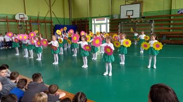 Tavaszköszöntőt tartott a Hevesi Körzeti Általános Iskola (videóval)