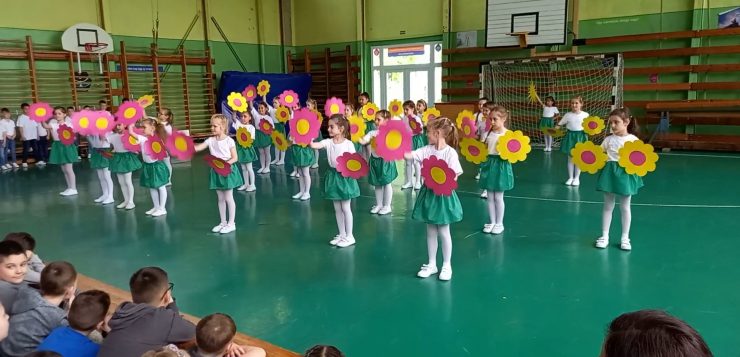 Tavaszköszöntőt tartott a Hevesi Körzeti Általános Iskola (videóval)