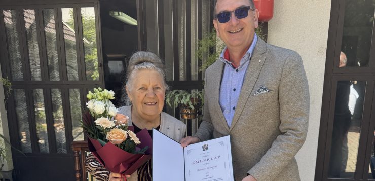 A 90 éves Besenyei Györgynét köszöntötték Hevesen