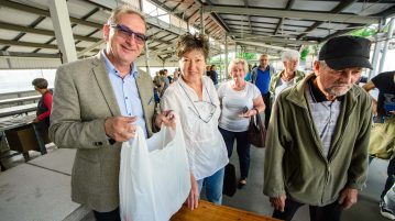 Mind a 17 ezer tő muskátli új otthonra lelt (fotókkal)