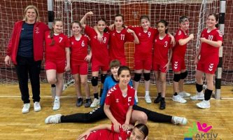 Győzelem Tiszavasváriban – a fiúk után továbbjutottak a körzetis kézis lányok is!