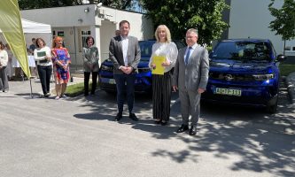 Új elektromos autók segítik az utazó pedagógusok munkáját