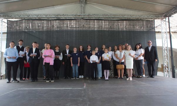 Elismerő okleveleket vehettek át a városunkban tanuló tehetségek