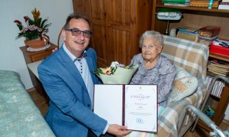 Heves polgármestere köszöntötte városunk 100 éves lakosát