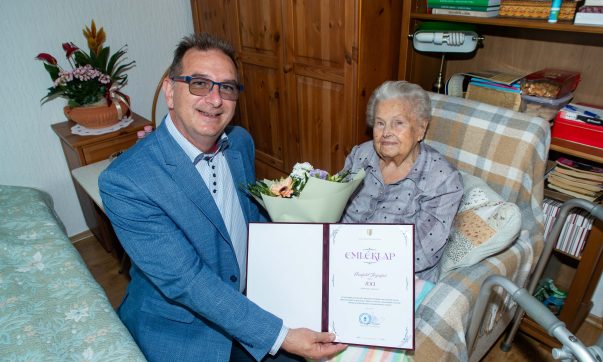 Heves polgármestere köszöntötte városunk 100 éves lakosát