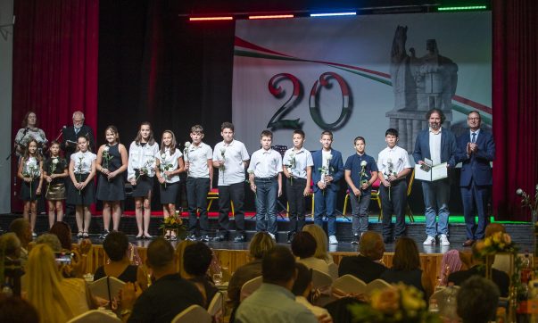 Méltóképp ünnepeltünk augusztus 20-án: Kiválóságaink díjazása, ünnepi szentmise, koszorúzás a Szent István szobornál – albummal