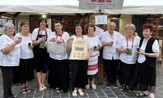 Kiemelkedő szakmai elismerést vehetett át a Csillagvirág Népművészeti Egyesület
