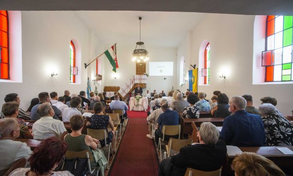 A hevesi templom százéves történetét ünnepelte a református gyülekezet