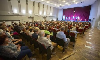 A zene és az idősek tiszteletének jegyében telt október elseje Hevesen