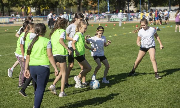 Több száz diák mozgott együtt a II. Hevesi Játékos Sportfesztiválon